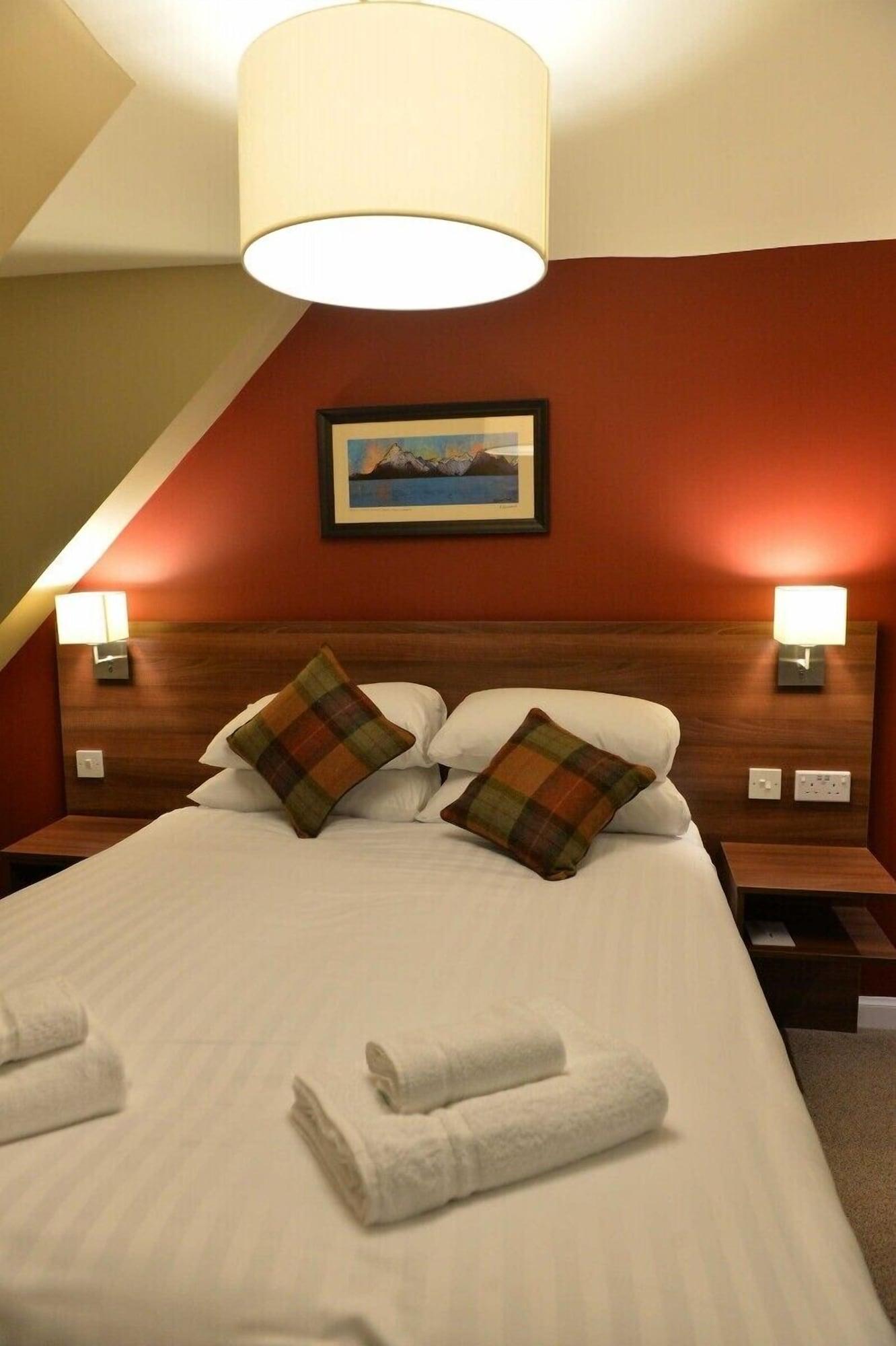 The Portree Hotel Exterior photo