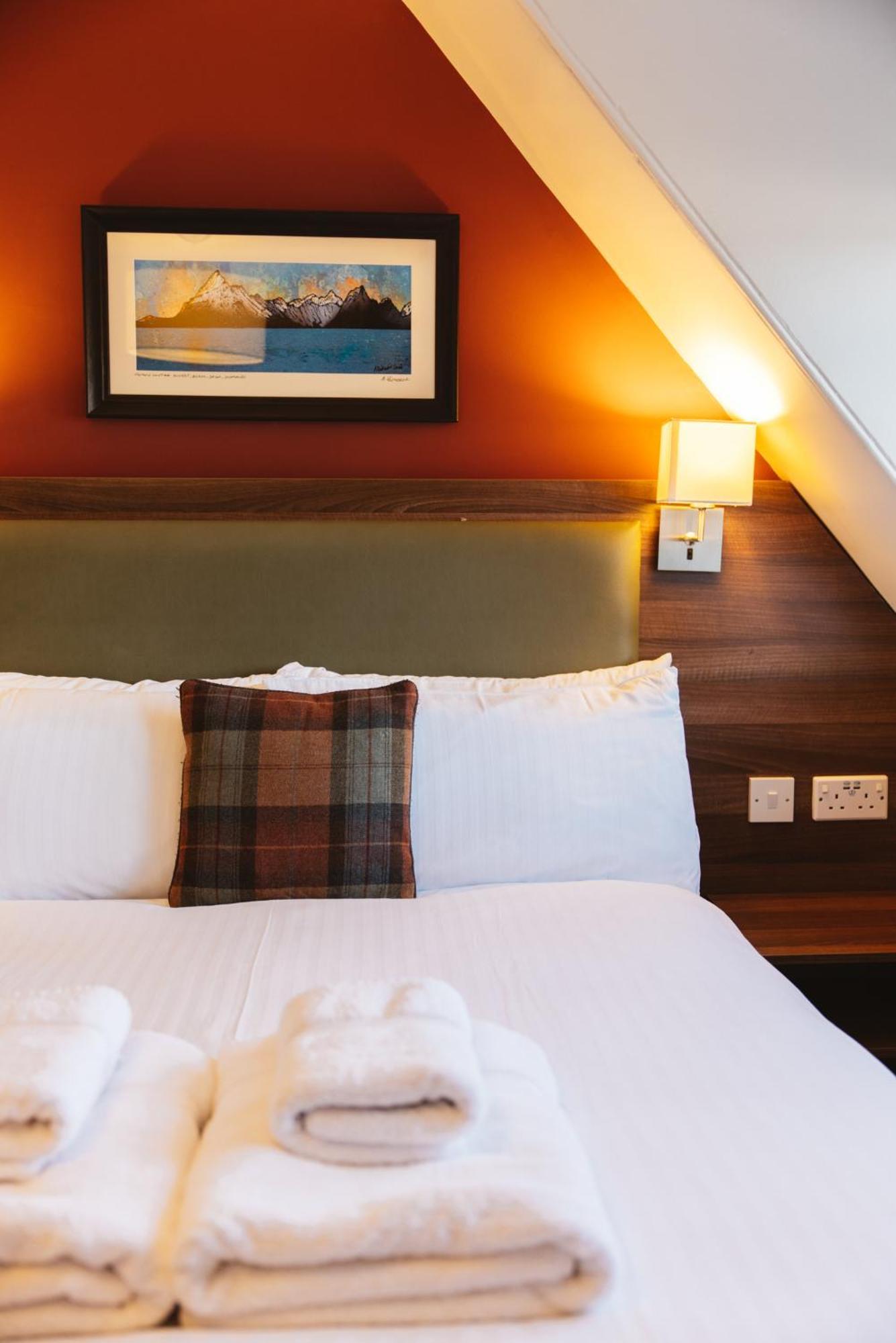 The Portree Hotel Exterior photo