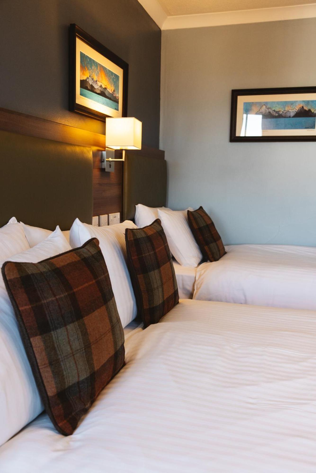 The Portree Hotel Exterior photo