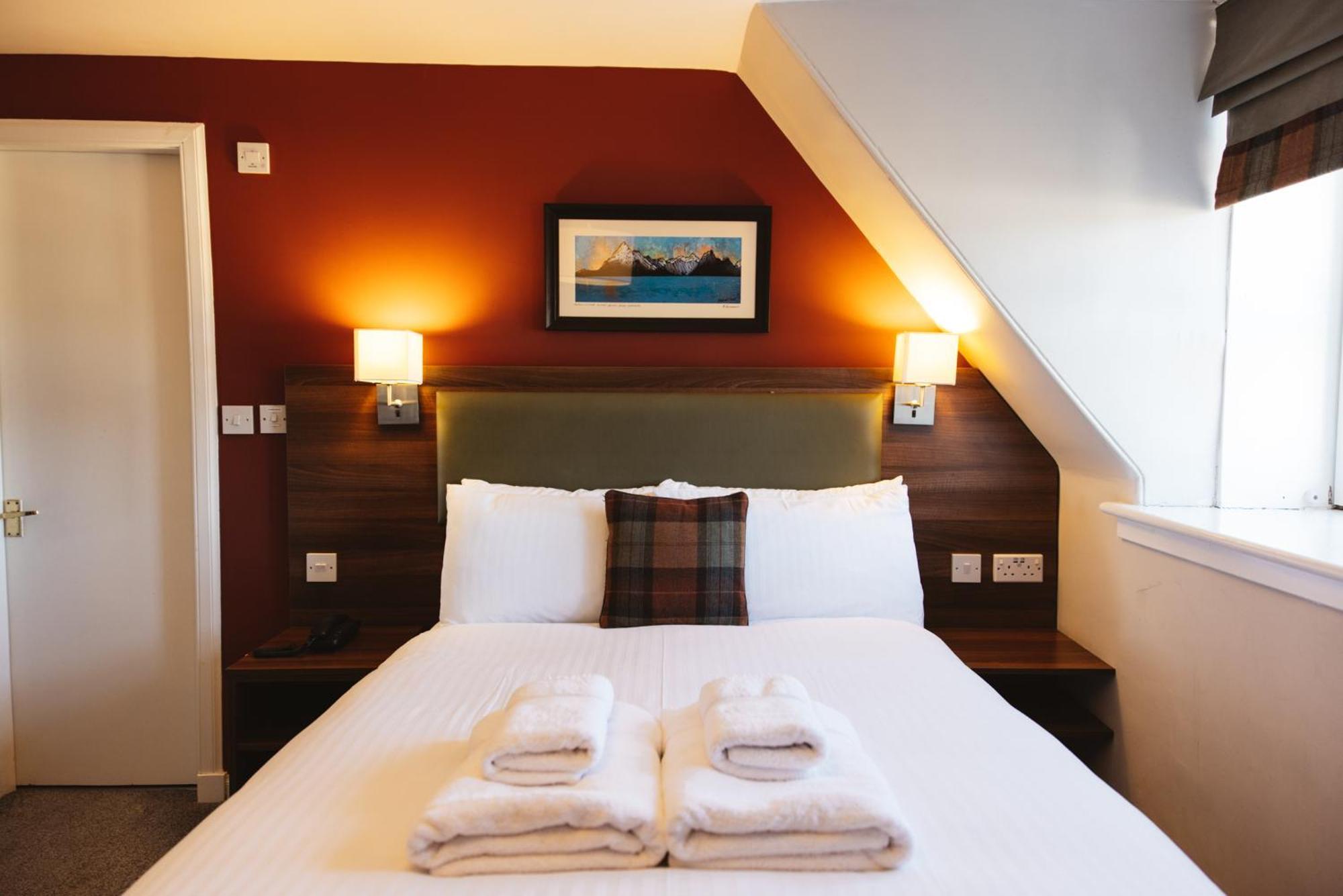 The Portree Hotel Exterior photo